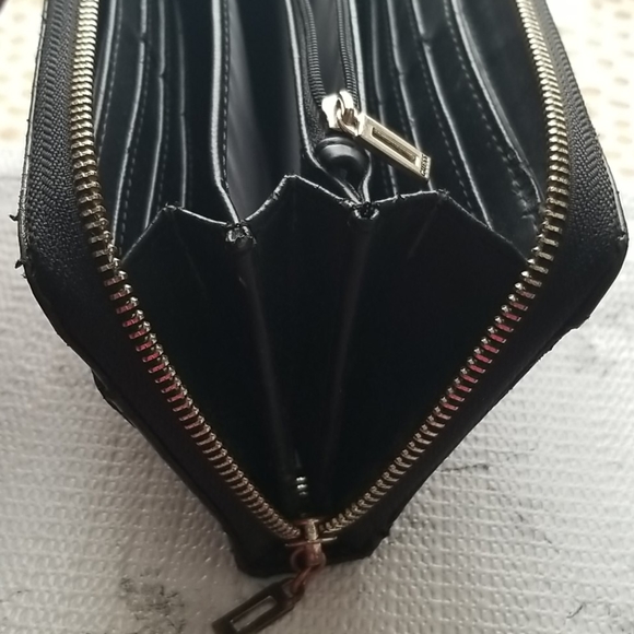 Guess Wallet - Picture 10 of 12